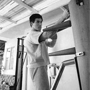 bruce-lee-wooden-dummy